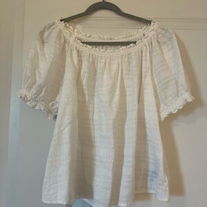 GAP White Scoop Neck Textured Blouse Size Small